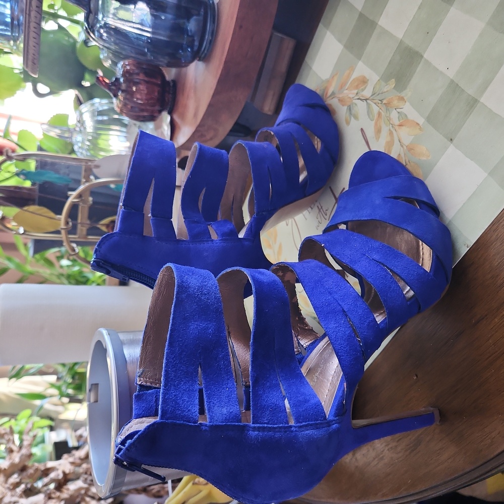 BCBG generations suede blue sandals